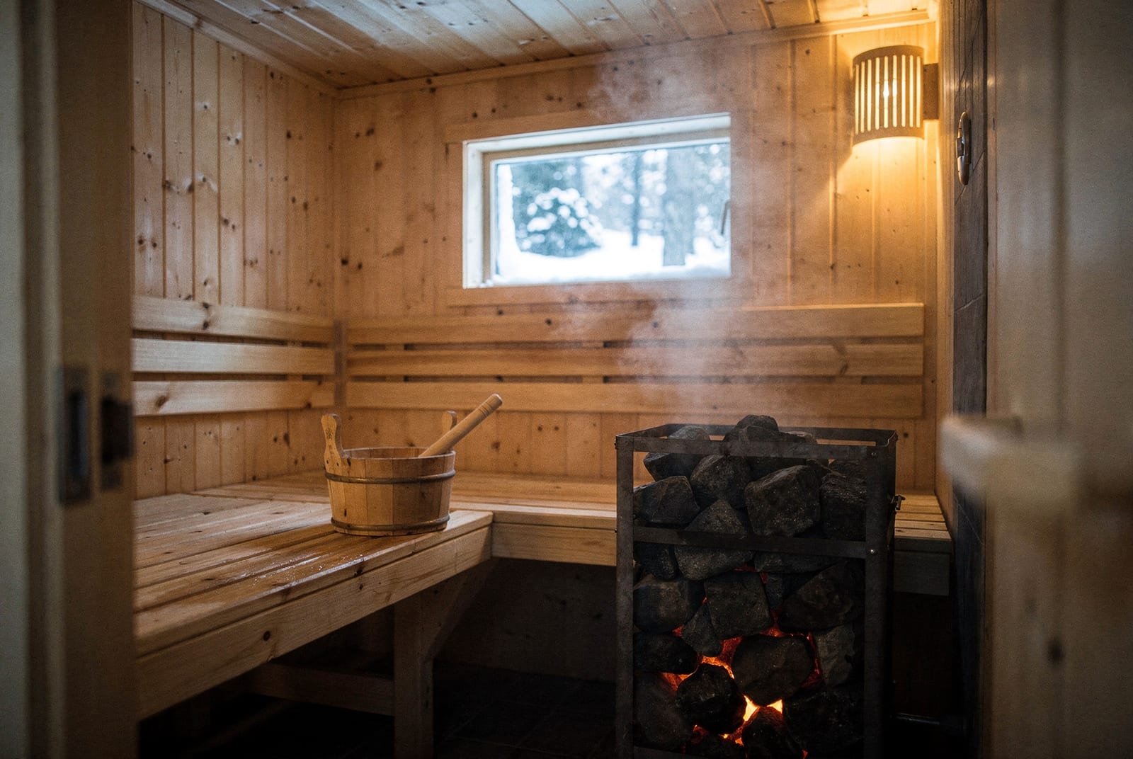 Sauna et bain glacé en Laponie : celui de votre hôtel est déjà compris